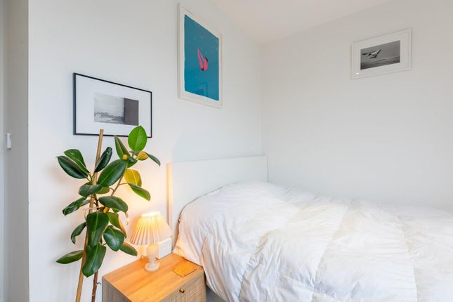 Flat 91, Curie House, Wallis Road, London photo 3