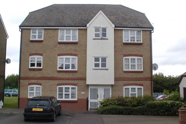 Flat to rent in Mulberry Gardens, Witham