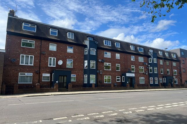 Thumbnail Flat for sale in Canute Road, Ocean Village, Southampton