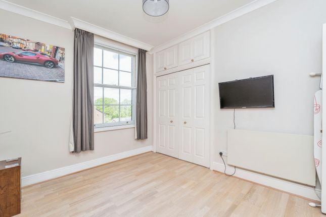 Flat for sale in Montfort College, Romsey