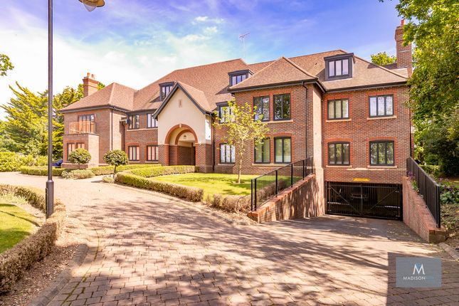 Thumbnail Flat for sale in High Road, Chigwell, Essex