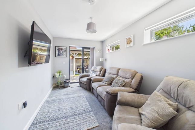 22, Howdale Road, HULL photo 4
