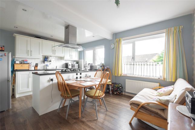 39, Woodroyd, Huddersfield photo 3