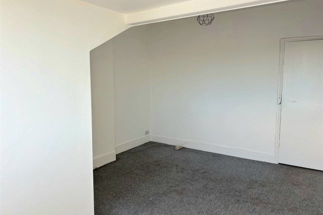 Flat 4, 24, Alhambra Road, Hampshire photo 5