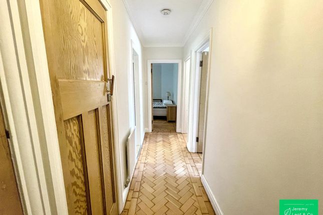 19, Denison Close, London photo 4