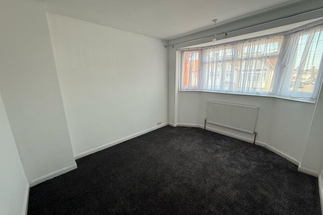 111, Marston Avenue, Dagenham photo 3