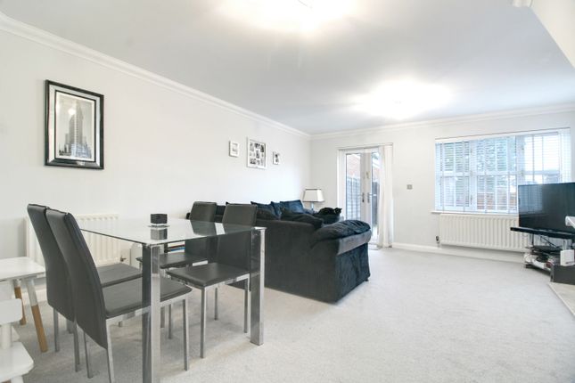 12, Royal Close, Orpington photo 5