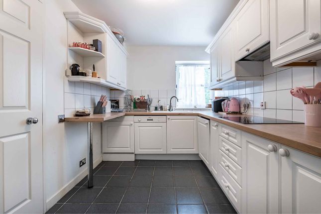 Flat 4, Trinity Court 170A, Gloucester Terrace, London photo 4