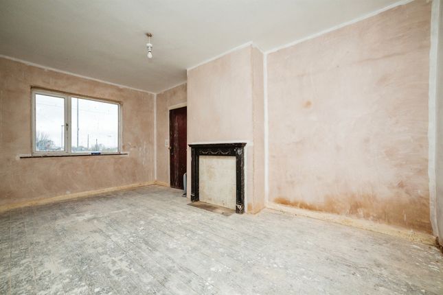 Town house for sale in Cliffe Road, Brampton, Barnsley