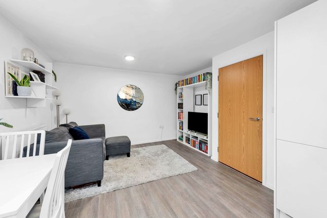 16 Fairfax Lane, Royston photo 4