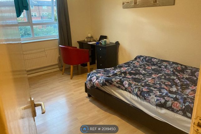 Room to rent in Eynsford House, London