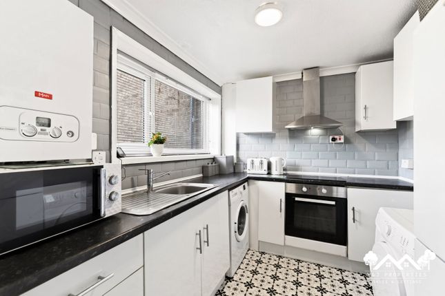 9, Hillside Avenue, Blackburn photo 4