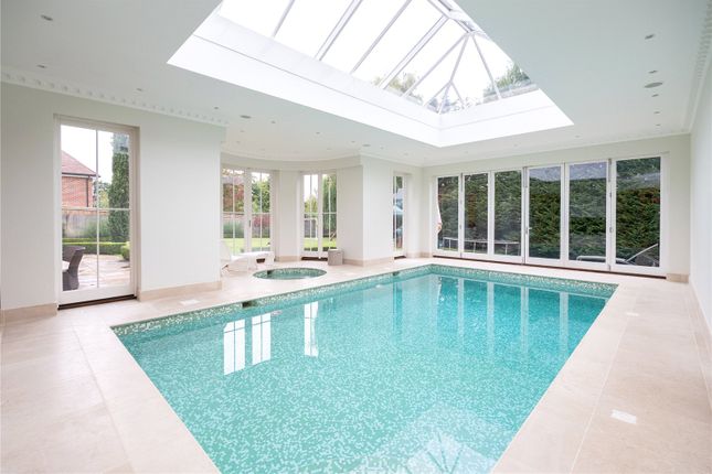 4, Leys Road, Leatherhead photo 2