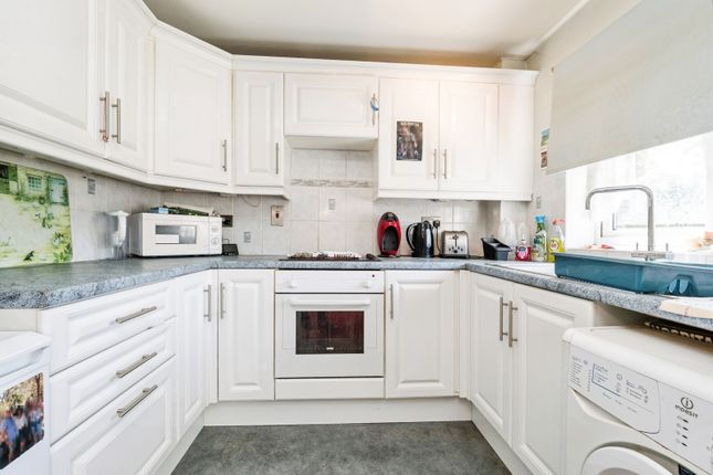 28, Benyon Path, Essex photo 2
