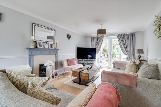 35, Hackamore, Benfleet photo 3