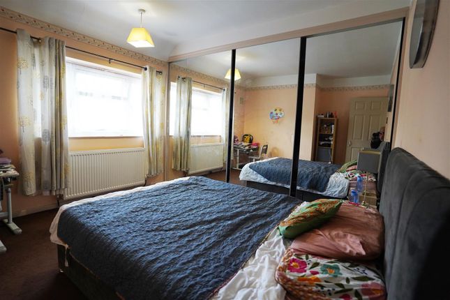 37, Cheddar Avenue, Westcliff on Sea photo 4