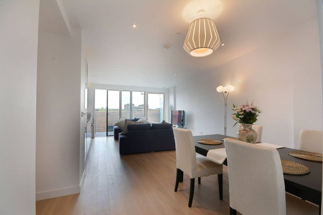 Flat for sale in Victory Place, Elephant And Castle, London