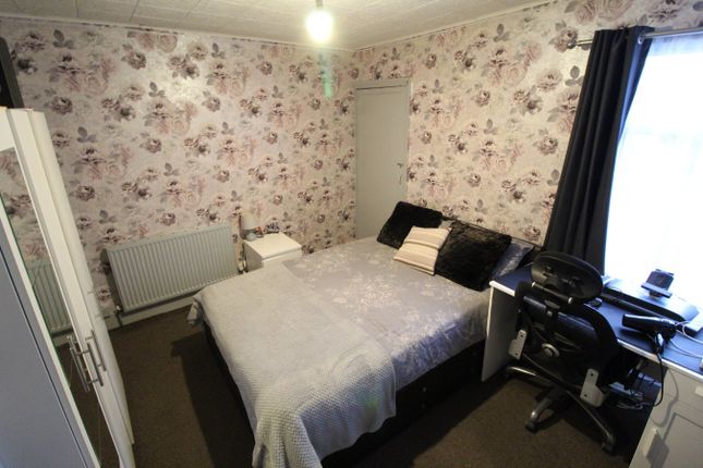 2, Mead Road, Edgware photo 3