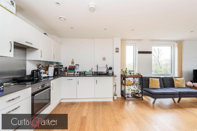 Flat for sale in Lighterage Court, Kew Reach