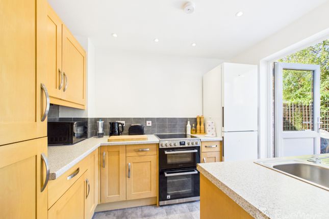 17, Roxburghe Close, Bordon photo 4