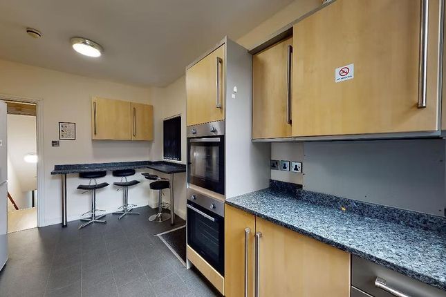 17, Lausanne Road, Manchester photo 4