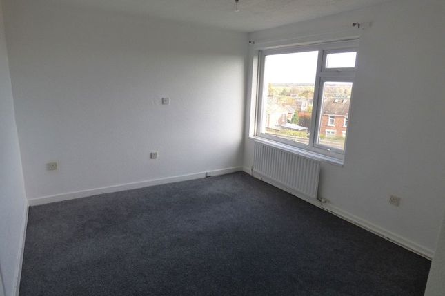 84, Gibbs Court, Chester Le Street photo 4