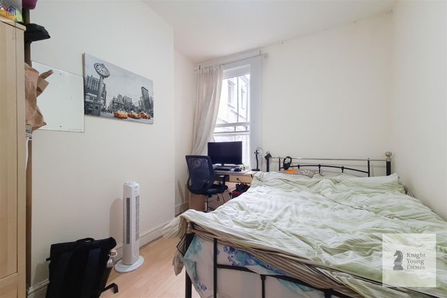 Flat for sale in Cecil Road, Hounslow