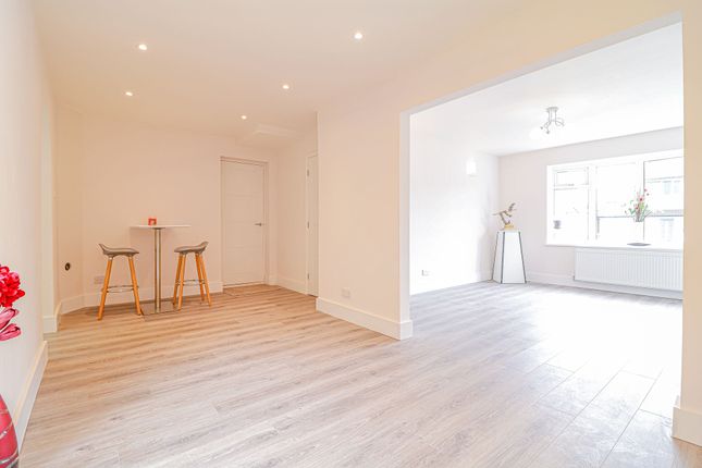 6 Cherry Wood Close, Manchester photo 3