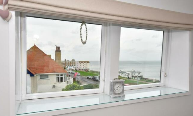 Flat for sale in Beacon Hill, Herne Bay