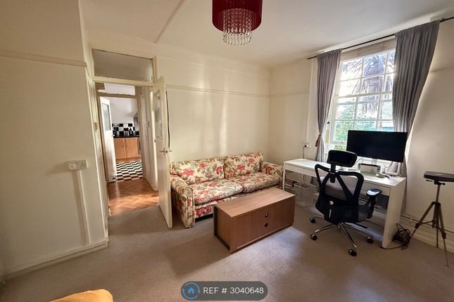 Studio flat on Flat, Scrope Building Bourne Estate, London, £2,000/mo