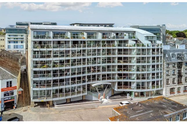 Flat for sale in North Quay, Discovery Wharf