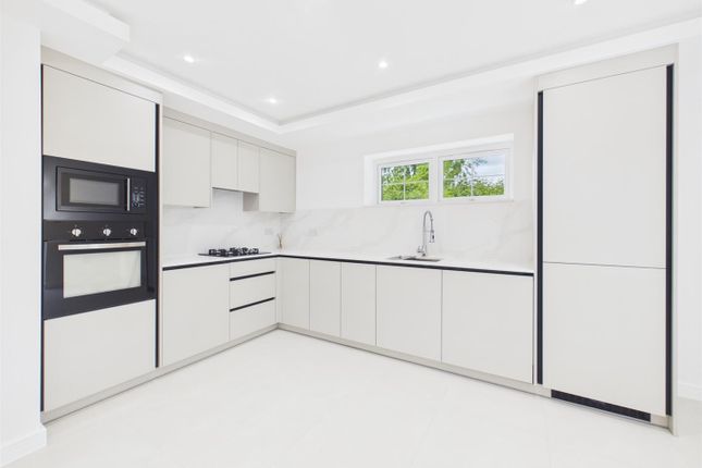 44b, Berkeley Close, Ruislip photo 4