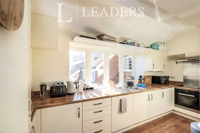 Flat 8, Stokes House, 7, Abbess Way, Hampshire photo 2
