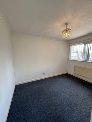 tenby close, chadwel heath photo 3