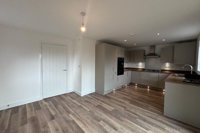 19, Desmond Crescent, SWINDON photo 5