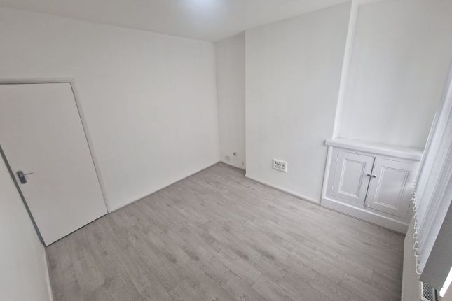 82 Wood Hill, Leicester photo 2
