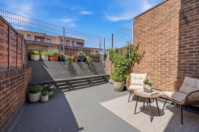 60 Rainhill Way, London photo 4