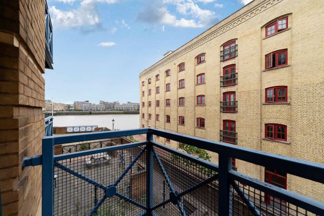 Apartment 8, Rotherhithe Street, London photo 3