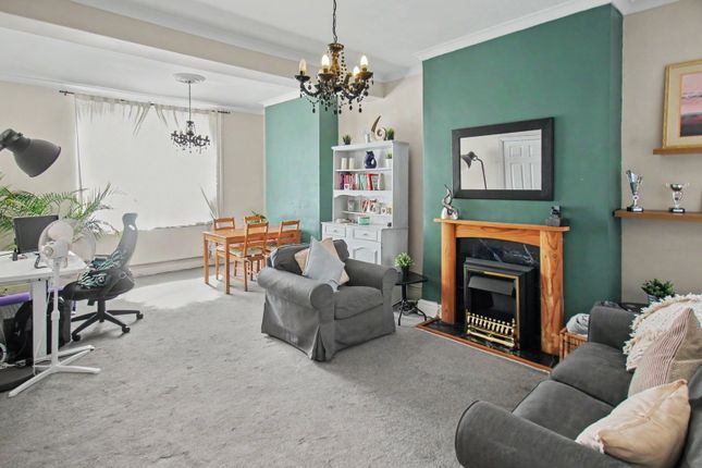 31, Garden Street, Caerphilly photo 3