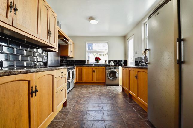 131, Porthkerry Road, Barry photo 3