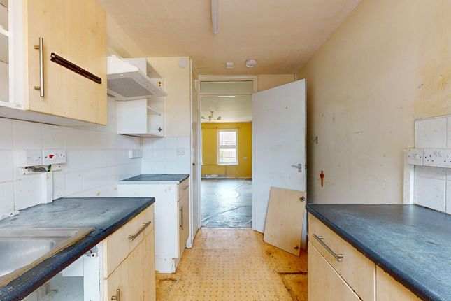 50 Fieldfare Road, London photo 4