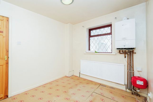 End terrace house for sale in Willow Garth Avenue, Leeds