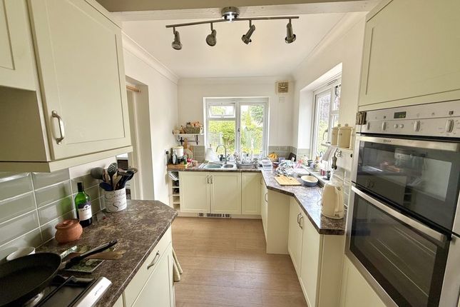 16, Windsor Road, Lindford photo 3