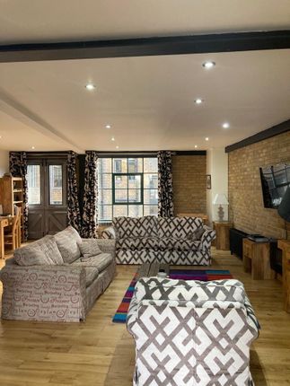 Flat to rent in Clink Street, London