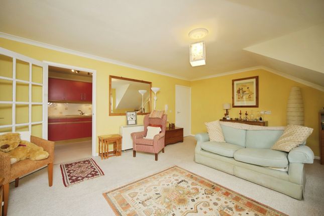 31, Priory Court, Wellington photo 4