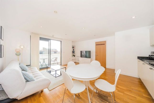 Flat 27, 56, Lant Street, London photo 2