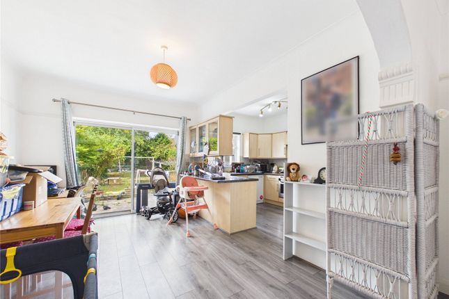 28, Cadwallon Road, London photo 4