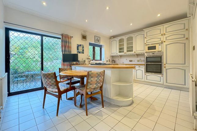 9, Saxon Place, Lymington photo 3