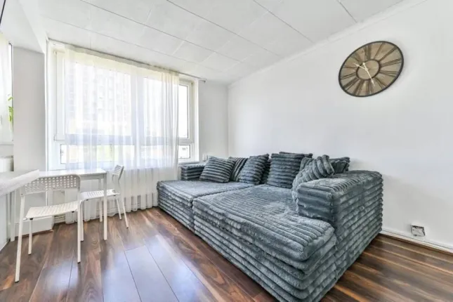 Flat 40, De Beauvoir Estate, London photo 4