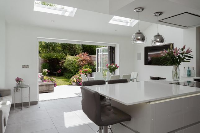 Avalon, New House Lane, Redhill photo 2